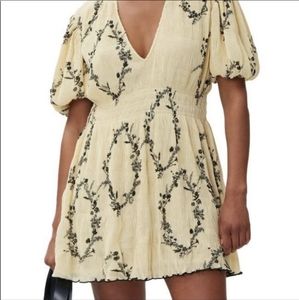 GANNI - short sleeve pleated gorgeous mini dress floral shadow